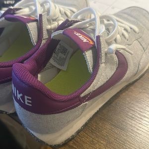 Nike purple/grey